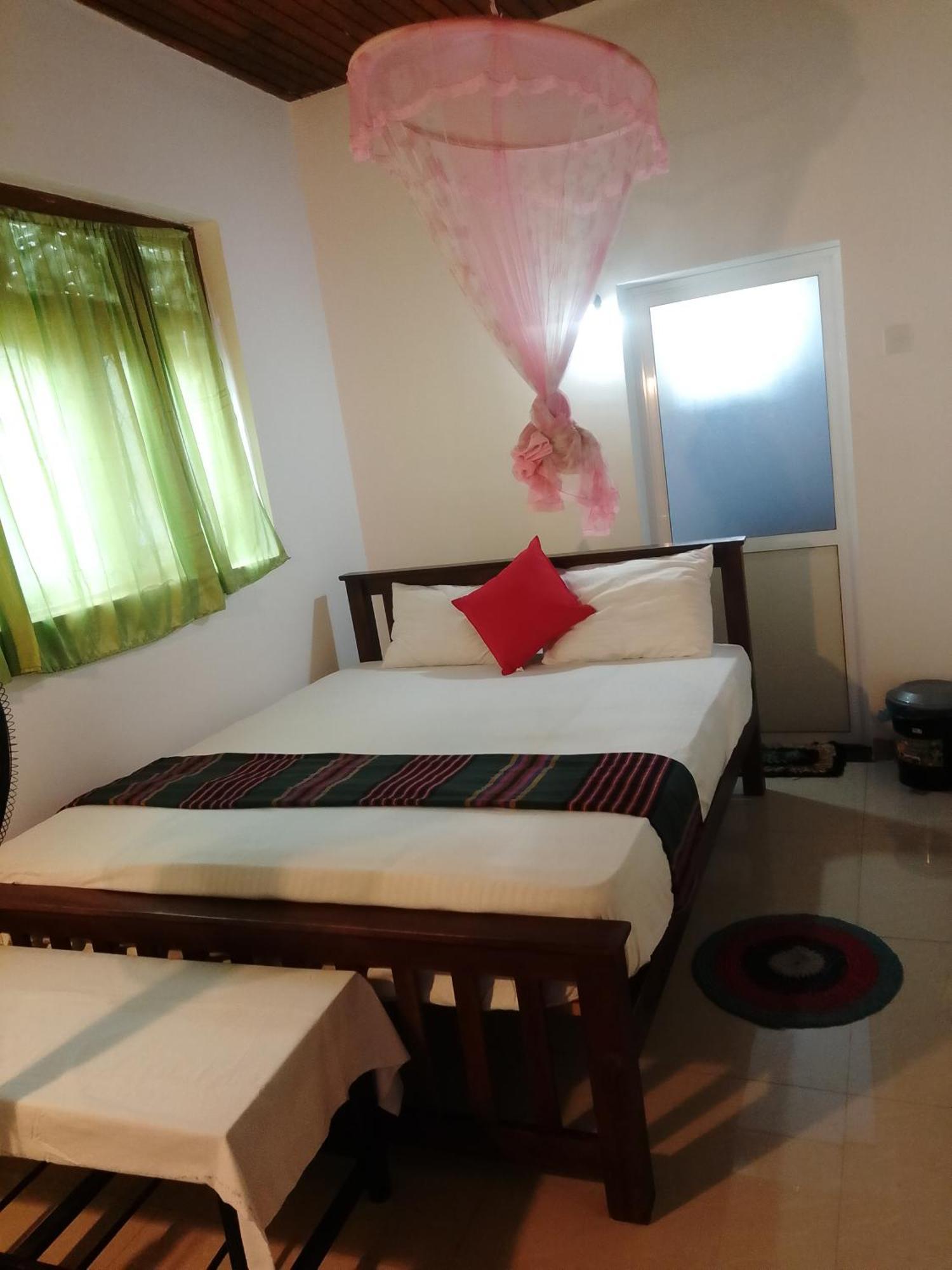 Homestay Hiriketiya Rose *